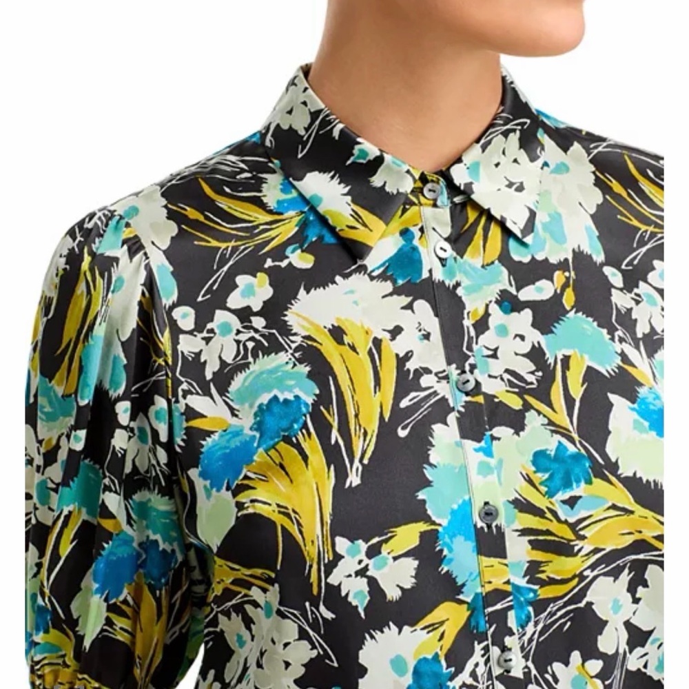 Cinq à Sept
Fiona Tossed Floral Top - Picture 3 of 8